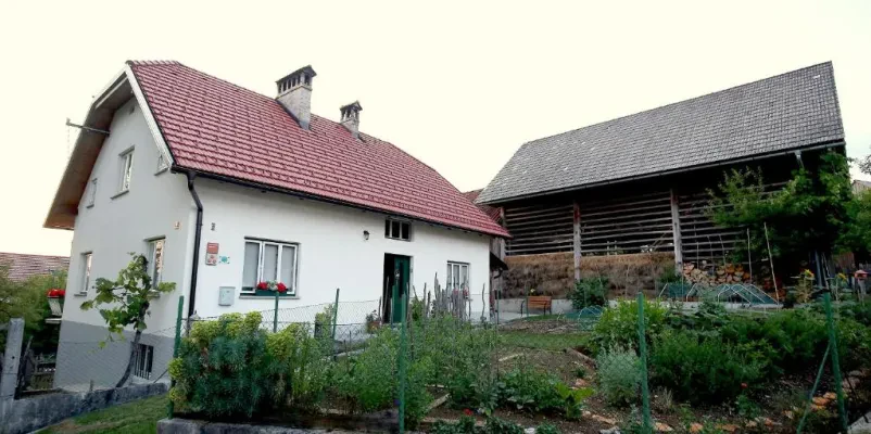 Oštirjeva kmetija Cerknica Notranjska